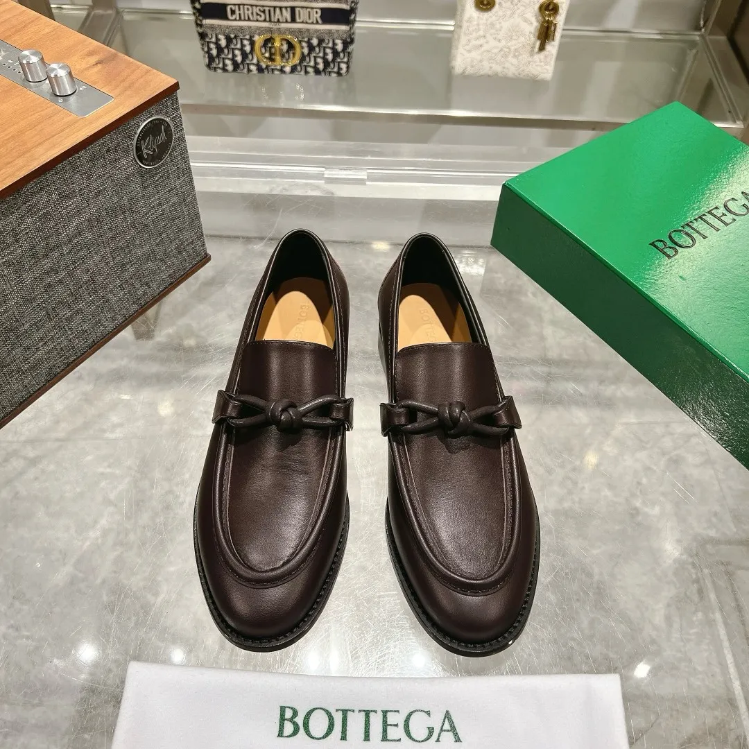 [BV] Top P: 840💰 Size: Female 35-39 (Female 40 custom-made) Male 39-44 (38.45 non-refundable) Bottega Veneta 2025 counter model! Small round toe loafers! Imported leather outsole! Imported grained cowhide! Solid color Niuli! !